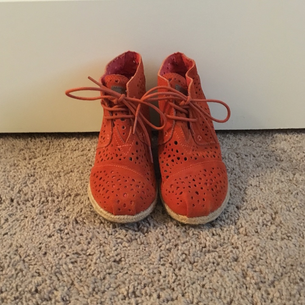 Toms wedges